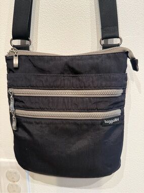 Baggallini Black Crossbody Bag with Gray Trim